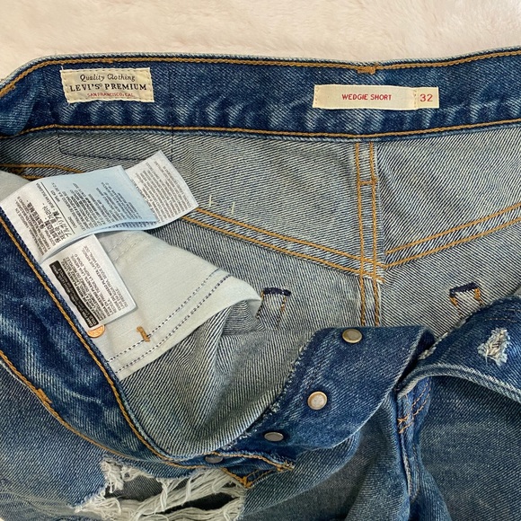 NWOT Levi Premium Wedgie Short - Picture 2 of 5